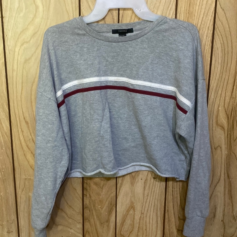 Cropped gray crewneck